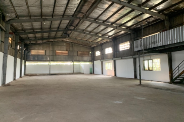 Cho thuê Kho Xưởng: 1.000m2  Bình Chánh. Xưởng cao ráo, khuôn viên rộng rải.