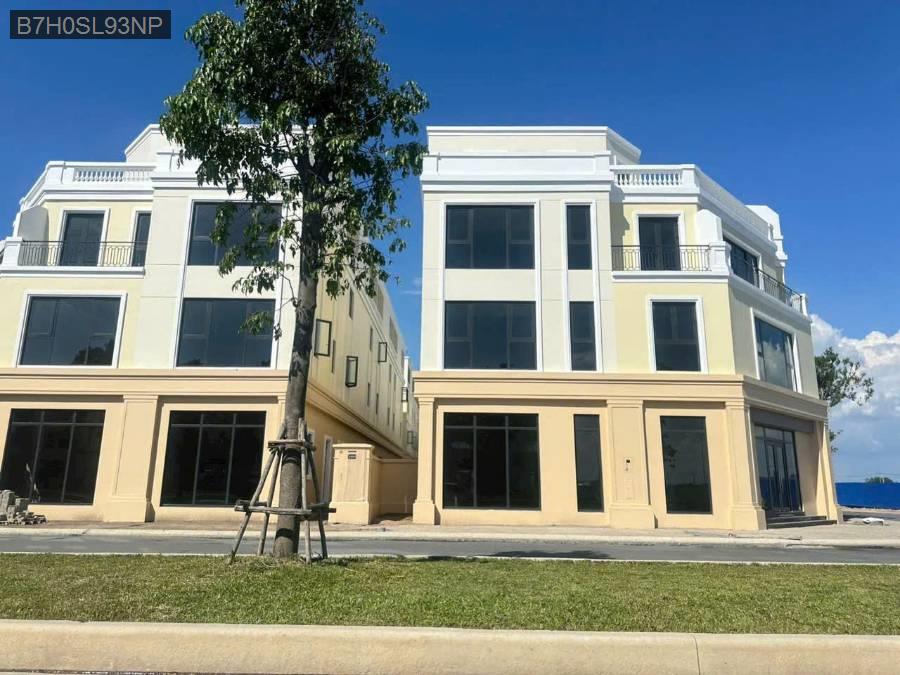 Bán nhà mặt tiền - Thị trấn Đức Hoà  -  Huyện Đức Hòa  - 80m² - 79000tỷ - (ảnh - 0)
