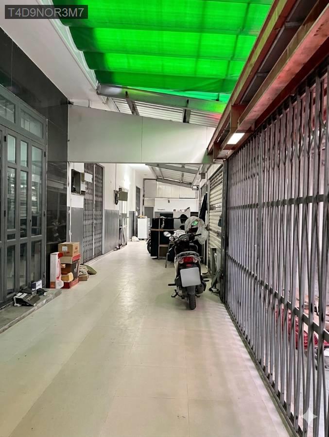 SIÊU PHẨM SÁT VÁCH TÊN LỬA 3 TẦNG 124M2 NGANG 12M BỀ THẾ NỞHẬU DÒNG TIỀN 150TR/N - Phường Bình Trị Đông  -  Quận Bình Tân  - (ảnh - 2)