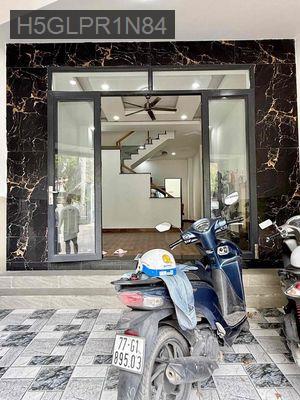 Nhà 3 tầng - Mặt tiền gần GlobalCity - Phường Phú Hữu  -  Quận 9 