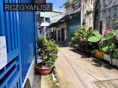 Nhà  cần bán chiều ngang 9,3m Gần chợ Hậu Nghĩa - Thị trấn Hậu Nghĩa  -  Huyện Đức Hòa 