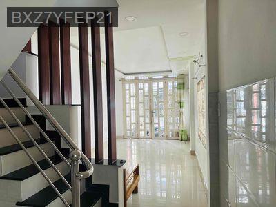 Nhà giá tốt, diện tích đất hơn 40m2, thoáng 2 mặt hẻm - Phường 15  -  Quận 4 