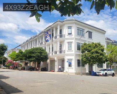 BÁN GẤP NHÀ MỚI 2MT 3TẦNG, 78,9M2 (DTSD: 205M2) FULL NỘI THẤT - Phường Tân Bình  -  Thị xã Dĩ An 