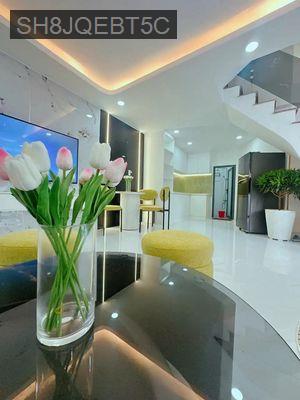 QUÁ RẺ - Chỉ 6 - Nhà Phố PHÚ NHUẬN MỚI TOANH - 5 phòng ngủ - 28m2 - Phường 15  -  Quận Phú Nhuận 