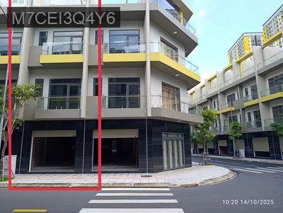 Bán ngay nhà phố liền kề - sổ sẵn -mới bàn giao-trong khu Bcons City - Phường Đông Hòa  -  Thị xã Dĩ An 