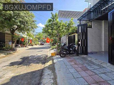 Bán gấp nhà ngay chợ Bà Ngựa Hưng Nhơn (90m2) - Xã Tân Kiên  -  Huyện Bình Chánh 