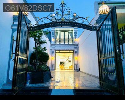 Nhà biệt thự 2 tầng lầu 226m2, 2 phòng ngủ, sân 66m2, nội thất cao cấp - Phường Thạnh Xuân  -  Quận 12 