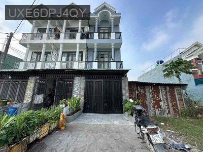 Nhà mặt tiền gồm 4 phòng ngủ 2 nhà vệ sinh và nhà 2 lầu - Xã Xuân Thới Sơn  -  Huyện Hóc Môn 