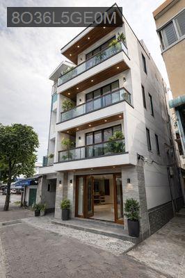 Bán nhà mặt tiền ngang 7m - Phường 1  -  Quận 5 