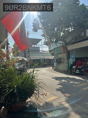 Bán gấp nhà mặt tiền đường. DT 4 x 20m. 2 tầng. Giá chỉ 5.9 tỷ - Phường Long Trường  -  Quận 9 