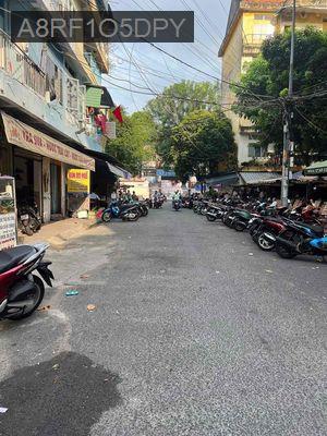 Tầng Trệt 3 Mặt tiền dể buôn bán - Phường 15  -  Quận 11 