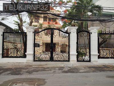 Bán biệt thự diện tích đất hơn 300m2, 7 phòng ngủ - Phường Tân Thuận Đông  -  Quận 7 