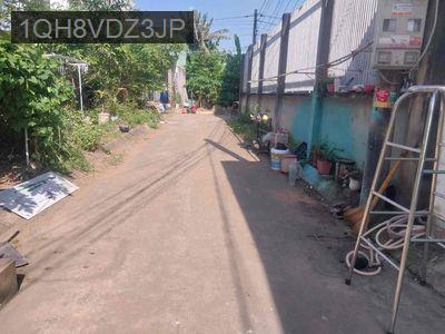 nhà câp 4 kiến cố , mống ép cọc bê tông . sổ hông riêng , hẻm xe hơi - Xã Long Hậu  -  Huyện Cần Giuộc 