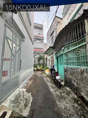 nhà ngay sát chợ Trần Hữu Trang - Phường 10  -  Quận Phú Nhuận 