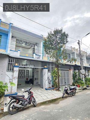 Bán nhà sổ riêng đường nhựa xe hơi 1 trệt 1 lầu - Xã Long Trạch  -  Huyện Cần Đước 