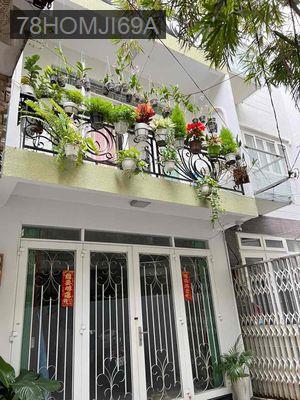 bán nhà tặng sân, vi tri gần đuờng huynh van banh, hẻm xe hoi - Phường 13  -  Quận Phú Nhuận 
