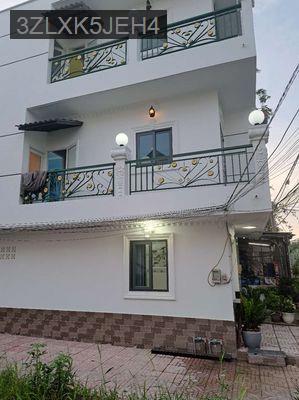 Bán nhà Q8. Góc 2 mặt tiền đường xe hơi   ..cách trường ĐH  Rmit 1km - Phường 4  -  Quận 8 