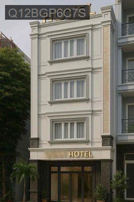 BÁN KHÁCH SẠN MẶT TIỀN 76m2. khu Bình Phú. Cách Mega Market 400met - Phường 6  -  Quận 6 