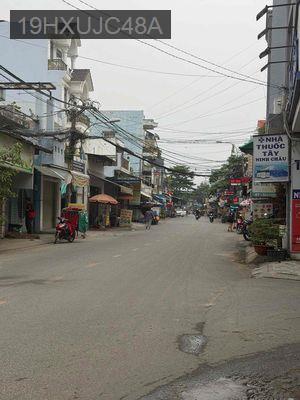 nhà mặt tiền buôn bán sầm uất dt 54m 2 phòng ngủ đường số 12 - Phường Bình Hưng Hòa  -  Quận Bình Tân 