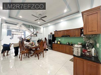 Nhà 3 tầng 90m2, oto ngủ trong nhà, đường thông - Phường Linh Xuân  -  Quận Thủ Đức 
