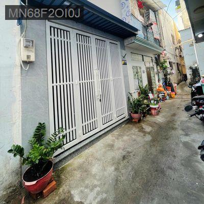 Nhà đẹp vuông vức, sạch sẽ. 3WC có sân thượng. Sát bên Phan Xích Long - Phường 7  -  Quận Phú Nhuận 