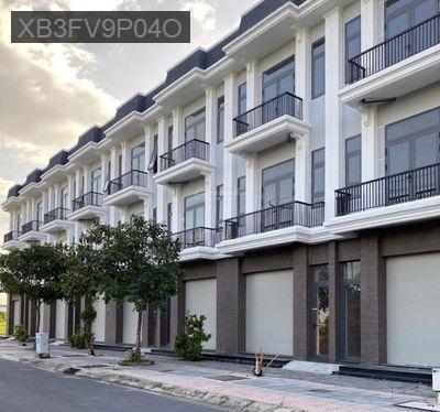 Bán nhà mặt tiền đường ĐT 823 1 trệt, 2 lầu diện tích 90m2 Giá 2 tỷ 6 - Thị trấn Đức Hoà  -  Huyện Đức Hòa 