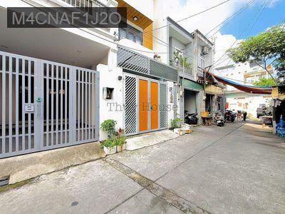 Căn nhà rất thích hợp với gia đình mong muốn đỗ được otô trong nhà. - Phường 15  -  Quận Tân Bình 