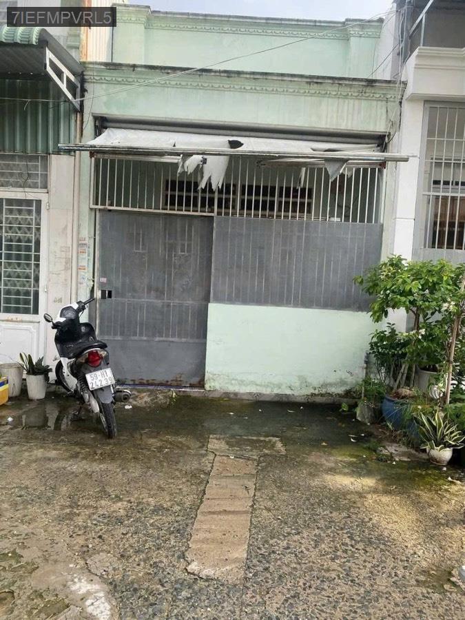 Bán nhà cấp 4 gác lửng Sổ Hồng Riêng Thới Tam Thôn. Giá 2tỷ450triệu bớt lộc - Xã Thới Tam Thôn  -  Huyện Hóc Môn  - (ảnh - 0)