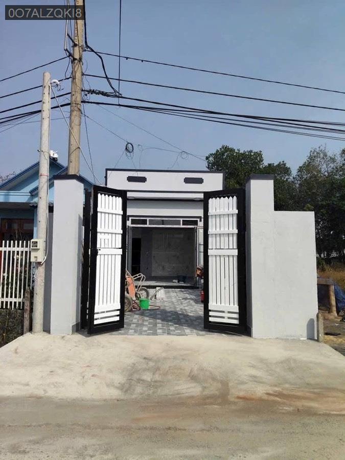 Bán nhà mới xây mặt tiền Lê Thị Sớm diện tích 5x28 full thổ cư. Giá 2tỷ350triệu còn bớt - Xã Phú Hòa Đông  -  Huyện Củ Chi  - (ảnh - 0)