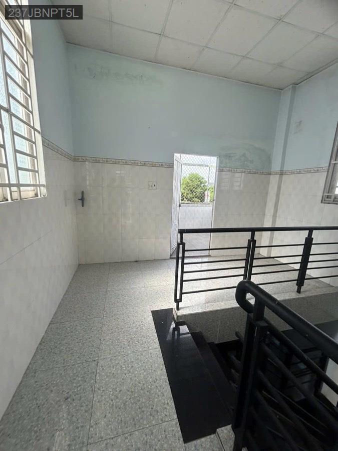 Bán 1 căn nhà lầu và 5 phòng trọ vị trí đường 15. Nhà lầu sạch sẽ, thu nhập ổn định, gần chợ… - Xã Tân Thông Hội  -  Huyện Củ Chi  - (ảnh - 4)