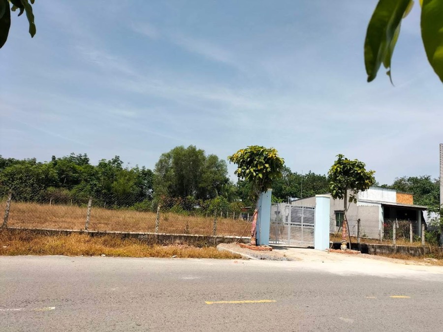 Bán lô đất 2 mặt tiền đường Võ Thị Bàng, tổng diện tích 1945m² thổ cư 300m. Giá 9.5tỷ bớt lộc - Xã Phú Mỹ Hưng  -  Huyện Củ Chi  - (ảnh - 0)