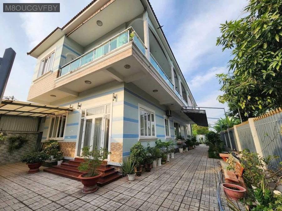 Bán nhà lầu ngay khu Việt Kiều, đường nhựa thông. Phù hợp làm trường mần non, căn hộ dịch vụ,… - Xã Tân Thông Hội  -  Huyện Củ Chi  - (ảnh - 1)