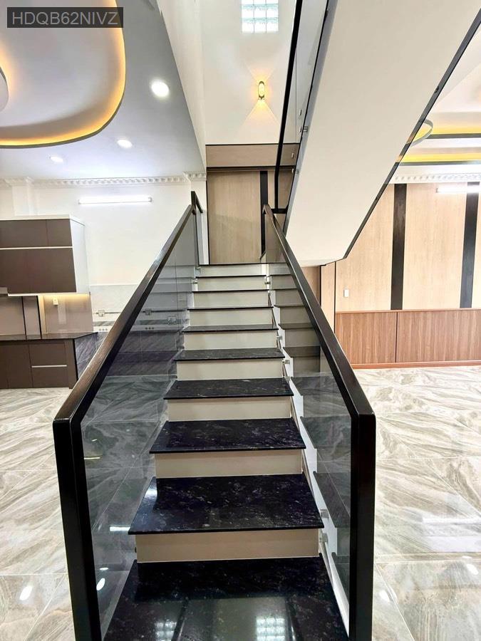 Bán nhà SHR Thới Tam Thôn, diện tích 5x18 nhà 1 trệt 1 lầu. Đường xe hơi tới nhà - Xã Thới Tam Thôn  -  Huyện Hóc Môn  - (ảnh - 4)