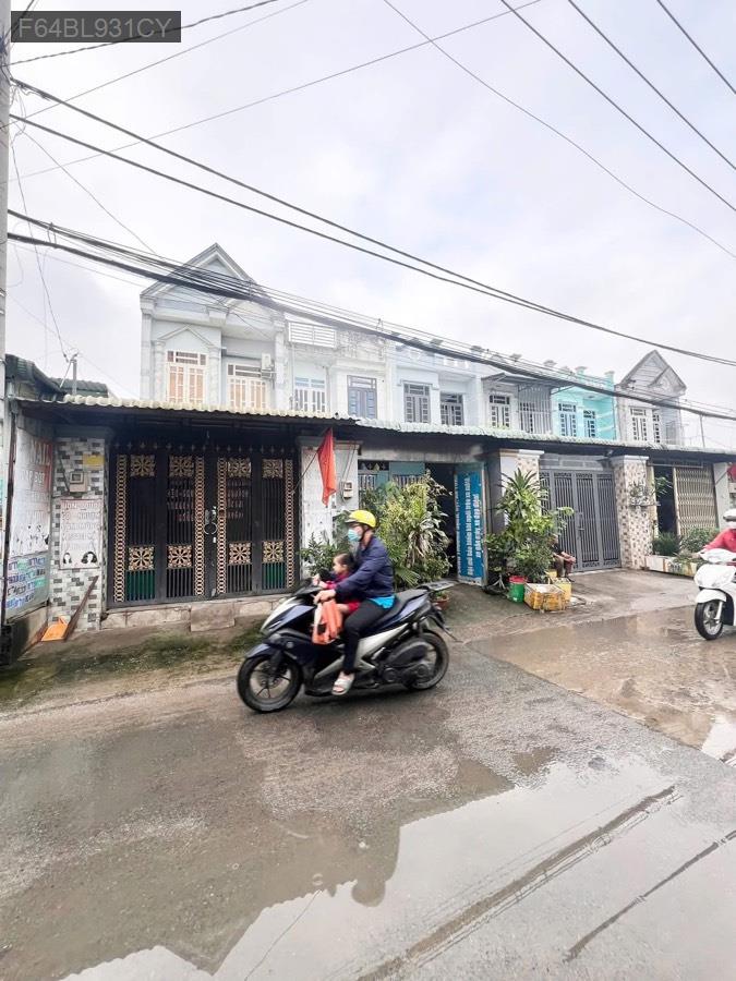 Bán nhà mặt tiền kinh doanh, hướng bắc. Đường thông to, nhà xây dựng năm 2007 - Xã Vĩnh Lộc A  -  Huyện Bình Chánh  - (ảnh - 0)