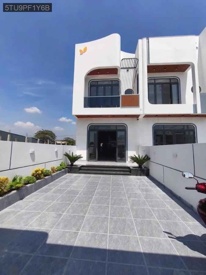 Bán nhà Mỹ Hạnh Bắc SHR 5x33 hướng Đông. Cách Hóc Môn 5km, mặt tiền đường 8m - Xã Mỹ Hạnh Bắc  -  Huyện Đức Hòa  - (ảnh - 0)