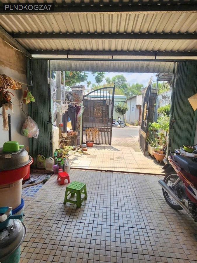 Bán nhà mặt tiền đường Tân Hiệp 31, diện tích 4x28. Giá 4tỷ250triệu TL - Xã Tân Hiệp  -  Huyện Hóc Môn  - (ảnh - 2)